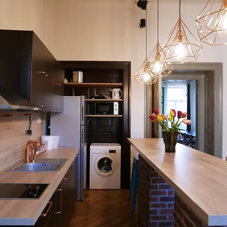 بيت شباب Choco & *