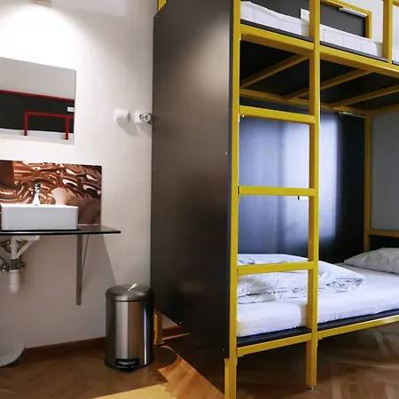 Hostel Choco & *