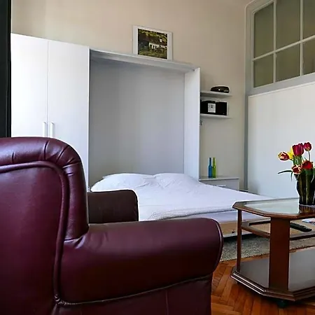Hostel Choco & *